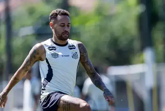 Neymar é retirado por engano e caos domina jogo do Santos antes da convocação da Seleção
