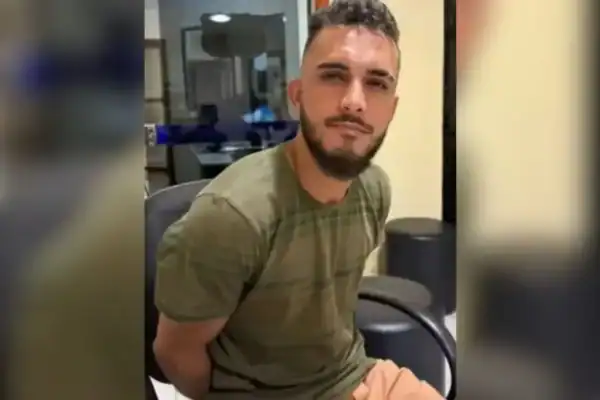 Homem mata suposto amante da esposa ao estrangulá-lo com cabo de celular