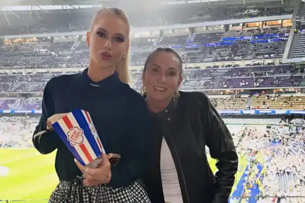 Mãe de Virginia defende a filha após ataques nas redes