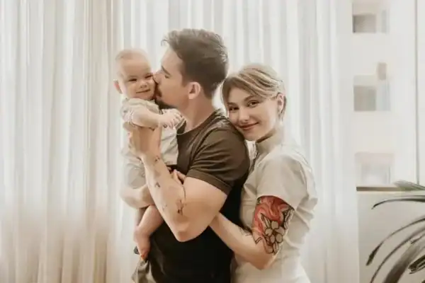 Homenagem do viúvo de Isabel Veloso provoca suspeitas de chegada de novo filho; entenda
