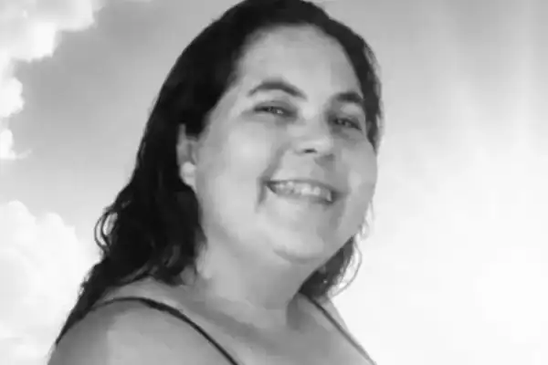 Jovem cozinheira de 28 anos morre após choque elétrico em fritadeira em Orleans