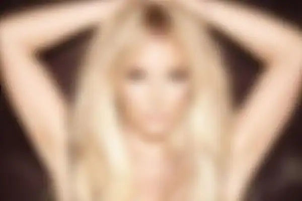 Britney Spears ofereceu lasanha a policiais antes de ser presa por dirigir embriagada
