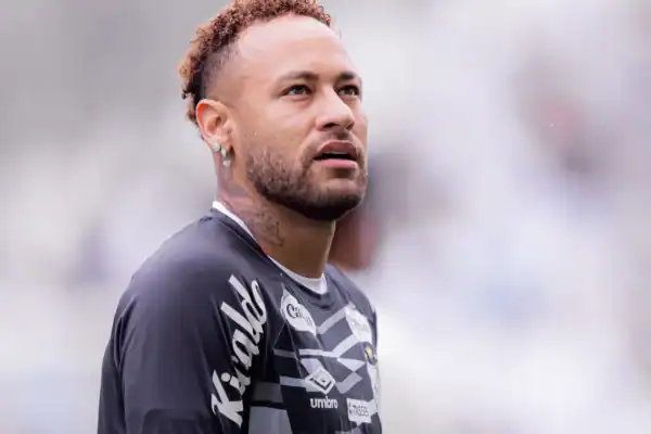 Bárbara Evans desmente boato de affair com Neymar
