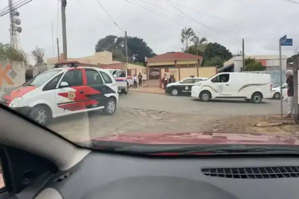 Mulher que estava desaparecida há três dias é achada enterrada no quintal de casa
