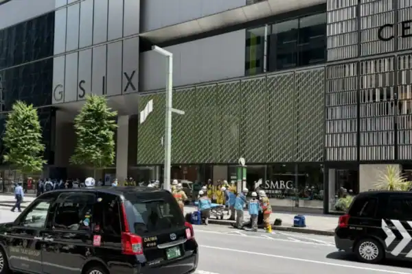 Homem espalha substância desconhecida em shopping de luxo e provoca pânico