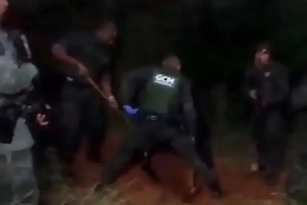 Vídeo mostra o momento em que corpos supostamente de produtores de funk são encontrados