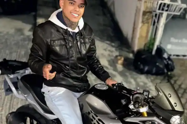 Influenciador digital Saymon Carvalho da Silva morre após grave acidente de moto em Santo André