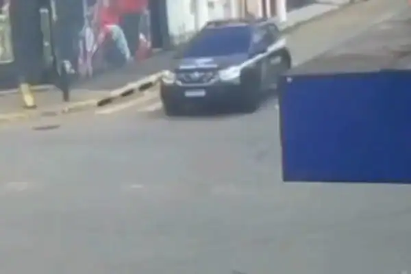 Viatura da Polícia Civil tomba após grave acidente na Zona Norte de São Paulo