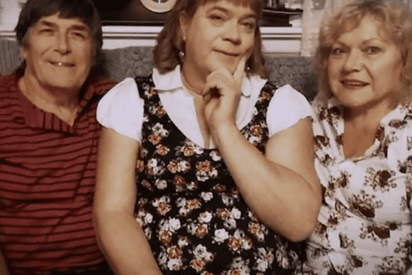 Caso inusitado: Mulher trans deixa marido e filhos e passa a viver como criança de 6 anos