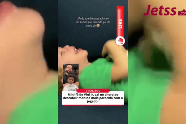Mini fã de Vini Jr. cai no choro ao descobrir menino mais parecido com o jogador