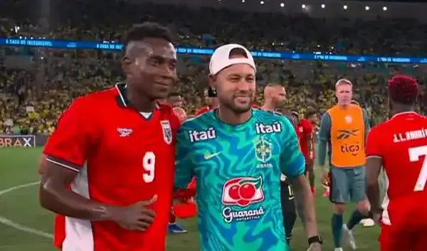 Neymar é ovacionado no Maracanã e se destaca mesmo sem entrar em campo