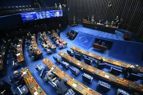 Senado aprova proposta que limita acesso ao aborto legal para menores