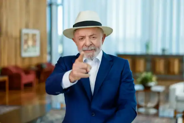 Lula menciona punição para ‘traidores da pátria’ ao criticar filhos de Bolsonaro