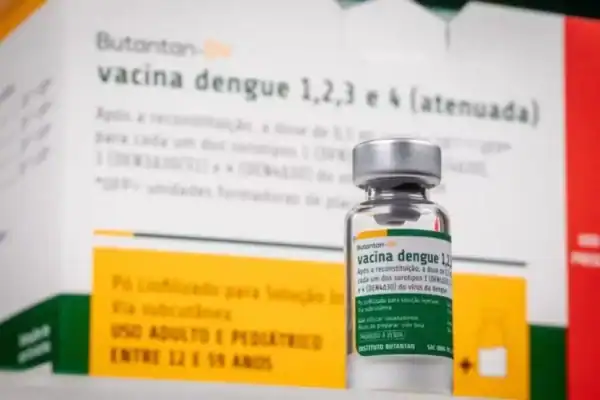 Mortes de profissionais de saúde estão entre casos investigados após vacina da dengue