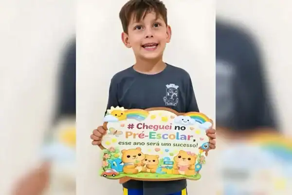 Menino de 5 anos morre atropelado após cair de caminhão em movimento