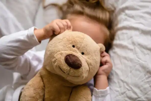 Bebê tem rosto desfigurado após mordida em creche particular de Sumaré