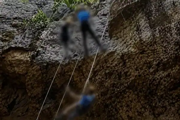 Idosa morre após despencar durante rapel na Gruta do Spar em Maricá