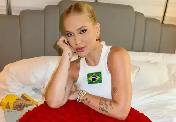 Virginia vira alvo de críticas por abordar Anna Wintour em Nova York