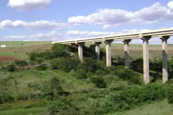 Ponte do Esqueleto inicia interdição após tragédia que matou Maria Eduarda de Freitas