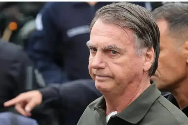 Prisão domiciliar de Bolsonaro pode ser revista após apreensão de arma