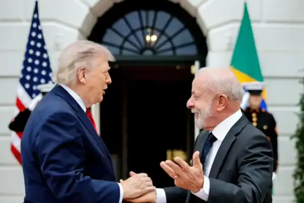Lula e Trump trocam cumprimentos em encontros informais durante o G7 na França