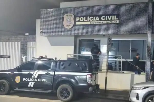 Pai é detido após confessar a uma IA plano macabro contra o próprio filho