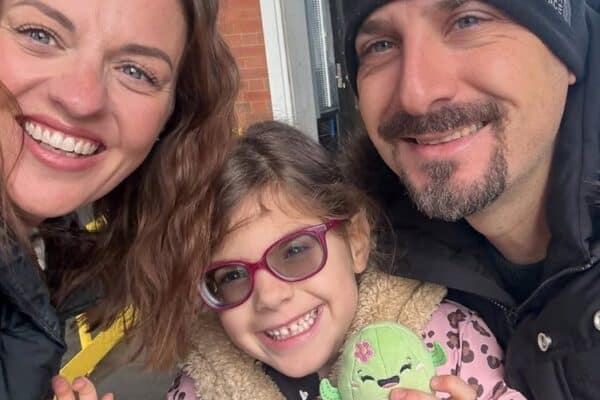 Tratamento revolucionário faz menina cega voltar a enxergar