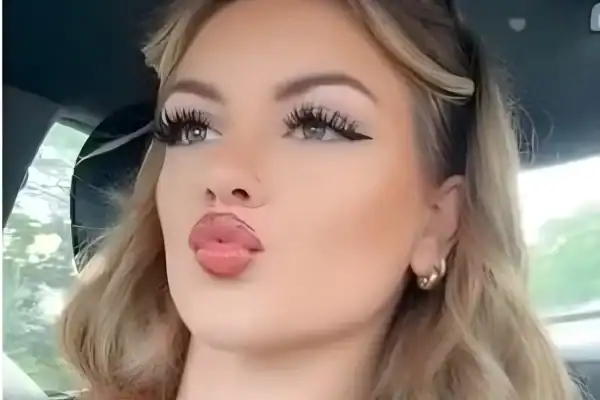 Mulher é presa nos EUA após transmitir abuso contra enteado de três anos pela internet
