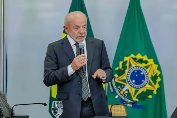 Lula adverte que quem tentar interferir nas eleições ‘vai apanhar muito’
