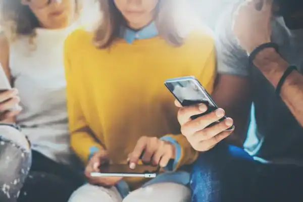 Seu celular escuta suas conversas? Entenda por que anúncios surgem após uma conversa