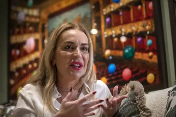 Roberta Luchsinger, amiga de Lulinha, realizou 40 visitas a ministérios entre 2023 e 2024