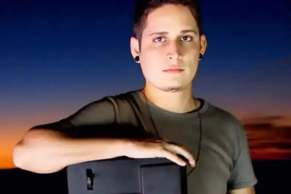 Tecladista de cantor sertanejo é detido após condenação por crime contra criança
