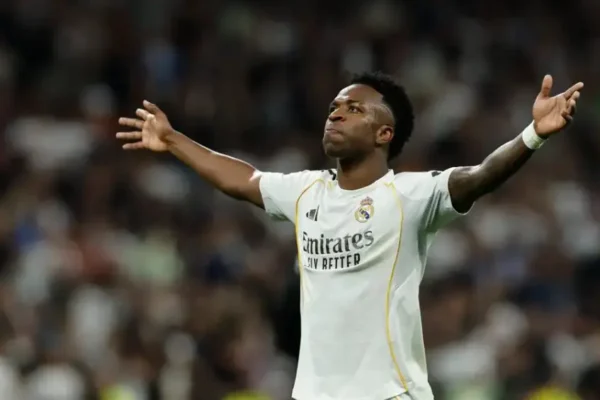 Real Madrid estende vínculo com Vinicius Júnior até 2032