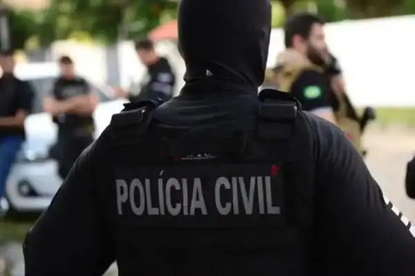 Médico é preso por violência sexual e psicológica contra adolescente de 17 anos
