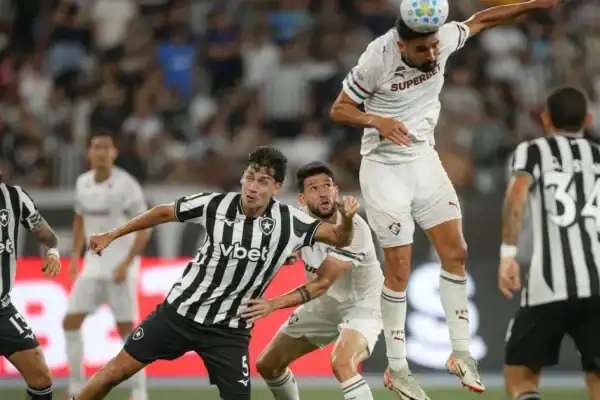Botafogo marca golaço, mas Fluminense busca e empata clássico no Brasileirão