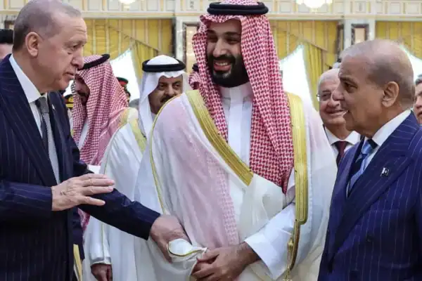 Turquia, Arábia Saudita e Paquistão firmam pacto militar com compromisso de resposta conjunta