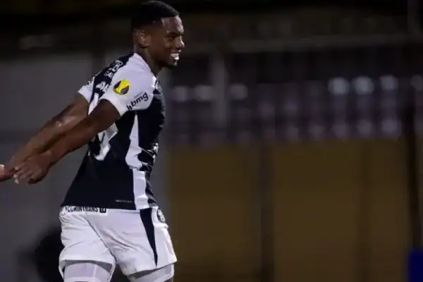 André desfalca o Corinthians contra o Red Bull Bragantino por dores na coxa direita