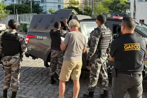 Ex-marido de Maria da Penha é detido em Natal por desrespeitar ordem judicial após entrevista