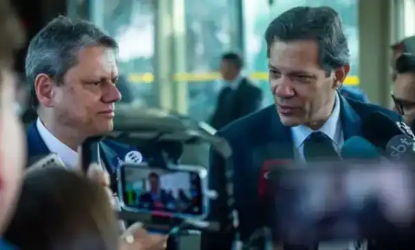 Tarcísio e Haddad vão ao debate inaugural para governador de SP na Band, domingo às 20h