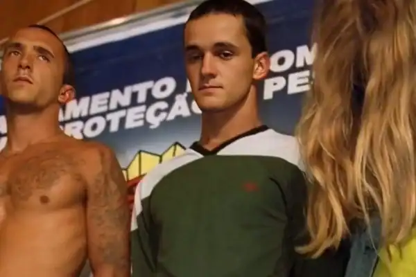 Daniel e Cristian Cravinhos passam o Dia dos Pais juntos e Cristian presta homenagem ao pai