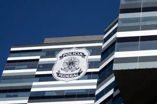 PF cumpre mandados e investiga aplicação de R$ 97 milhões do Maceió Previdência no Banco Master