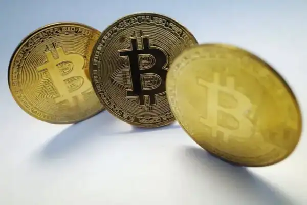 Criptomoedas: bitcoin recua com cautela por tensão no Oriente Médio e antes do CPI