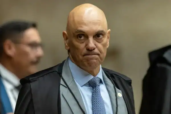 Moraes manda buscas a ex-secretário do MA por denúncias sobre carros de Flávio Dino