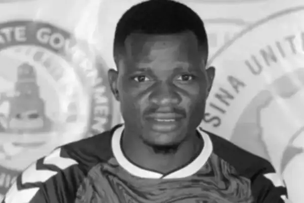 Jogador que desmaiou em campo e foi declarado morto desperta em necrotério
