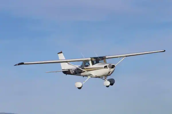 Trajeto misterioso de avião nos EUA emociona brasileiros em homenagem a Lito Sousa