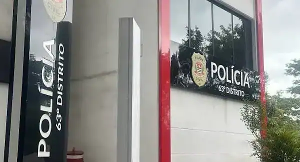 Ex-namorado invade condomínio e ataca atual companheiro dela com faca