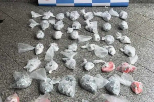 Homem é detido em Barra do Piraí sob suspeita de tráfico de drogas