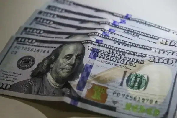 Dólar sobe ligeiramente e chega a R$ 5,16 em sessão fraca para divisas emergentes