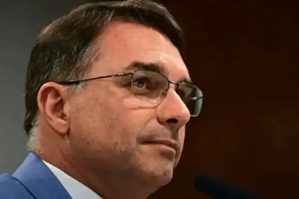 Flávio Bolsonaro propõe ministério da Segurança Pública em parceria com estados