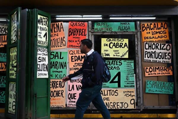 Irã ataca simultaneamente bases dos EUA em cinco países diferentes